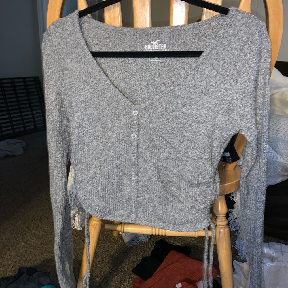 Gray long sleeve crop top